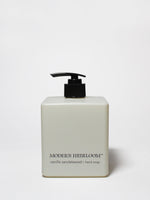 Vanilla Sandalwood Modern Heirloom 16.9 oz Liquid Hand Soap