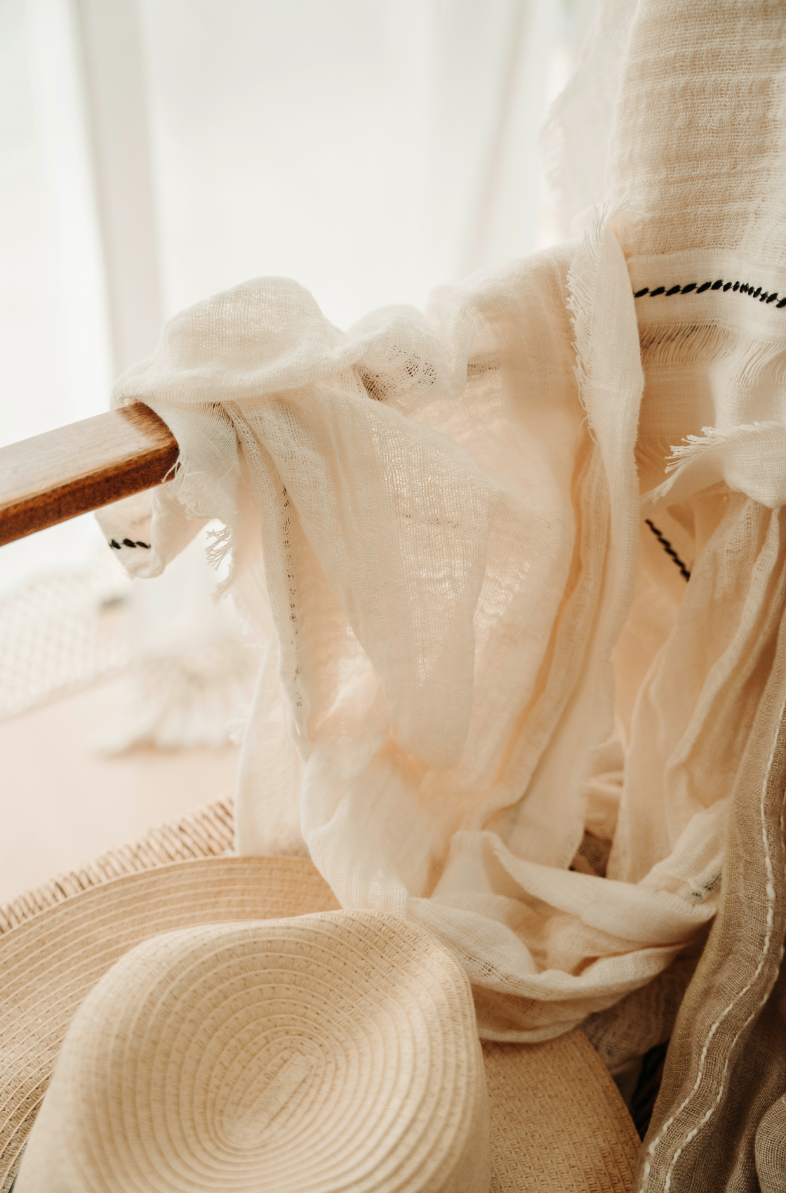 Sand + Paws Cashmere & Linen 12 oz scented candle