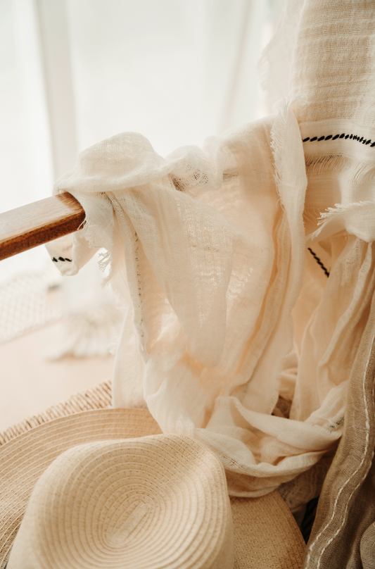 Sand + Paws Cashmere & Linen 12 oz scented candle